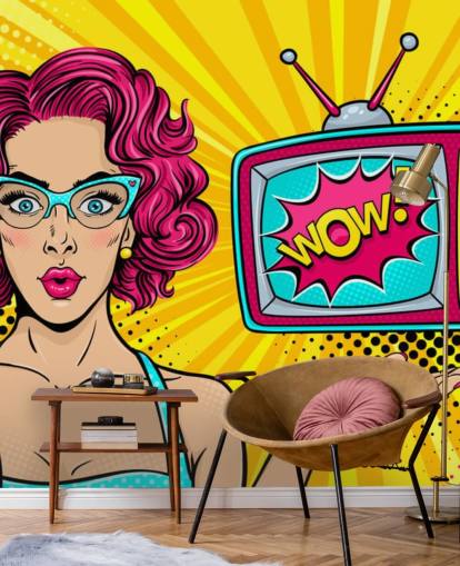 rosafarbene Retro-Frau mit Brille und Fernseher sagt wow auf dem Bildschirm Wandgemälde rosafarbene Retro-Frau mit Brille und Fernseher sagt wow auf dem Bildschirm Wandgemälde
