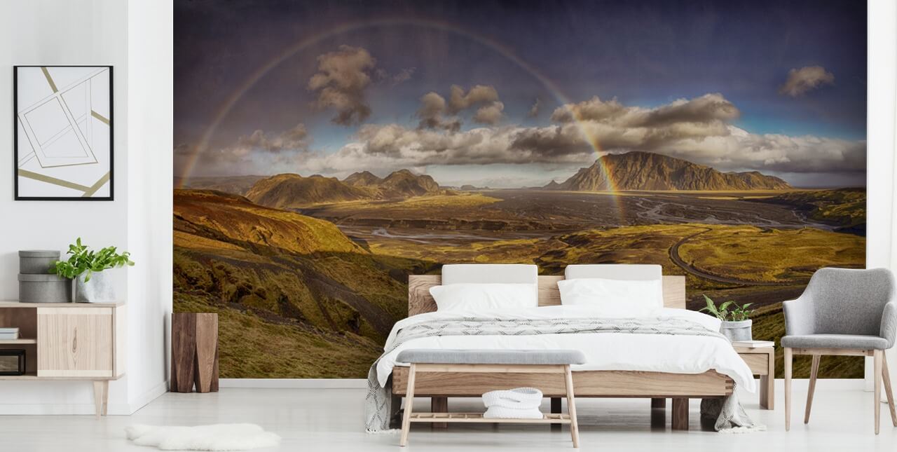 regenboog over heuvelachtig landschap behang regenboog over heuvelachtig landschap behang