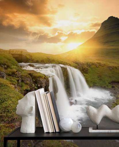 mural de papel pintado de cascada personalizable naranja y verde llamado Icelandic Waterfall Sunset para spas, dormitorios y baños mural de papel pintado de cascada personalizable naranja y verde llamado Icelandic Waterfall Sunset para spas, dormitorios y baños