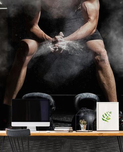 mand sætte kridt på hænderne, før du løfter vægte tapet mand sætte kridt på hænderne, før du løfter vægte tapet