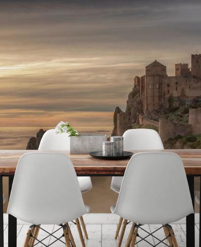 castillo español en la cima de la montaña encima de las montañas de niebla castillo español en la cima de la montaña encima de las montañas de niebla