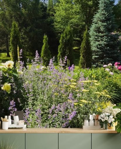 Charmante Britse tuin in zomermuurschildering Charmante Britse tuin in zomermuurschildering