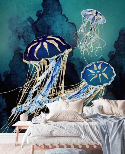 blå och guld maneter tapetväggmålning kallad Floating Jellyfish III av SpaceFrog Design för sovrum, badrum och korridorer blå och guld maneter tapetväggmålning kallad Floating Jellyfish III av SpaceFrog Design för sovrum, badrum och korridorer