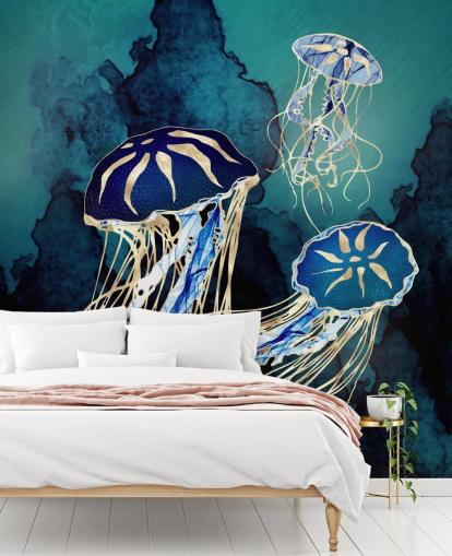 Blaue und goldene Quallentapete namens Floating Jellyfish III von SpaceFrog Designs für Schlafzimmer, Badezimmer und Flure Blaue und goldene Quallentapete namens Floating Jellyfish III von SpaceFrog Designs für Schlafzimmer, Badezimmer und Flure