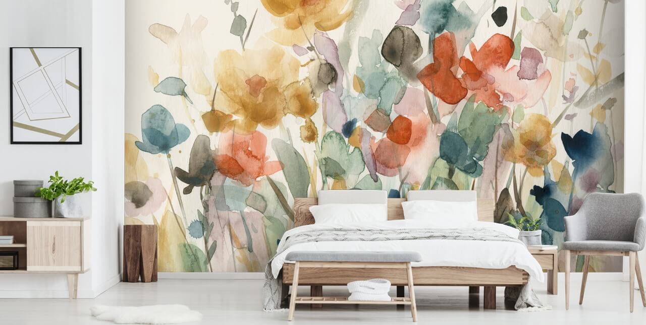 värikäs mukautettu kukkatapetti nimeltä In Full Bloom, kirjoittanut Carol Robinson makuuhuoneisiin, olohuoneisiin ja keittiöihin