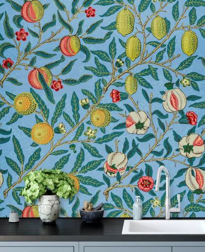 lyseblå baggrund med ferskner, citroner og granatæbler tapet lyseblå baggrund med ferskner, citroner og granatæbler tapet