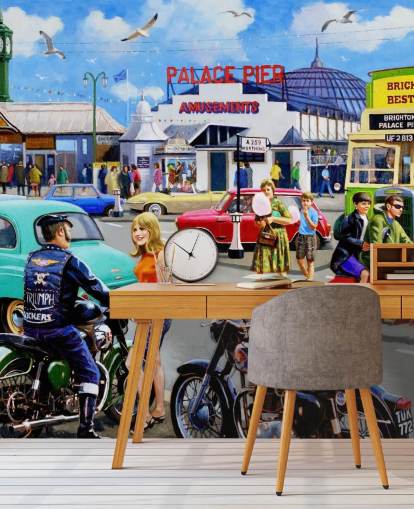 Biker und Mädchen auf der Straße in der Nähe des Piers in Brighton Tapete Biker und Mädchen auf der Straße in der Nähe des Piers in Brighton Tapete