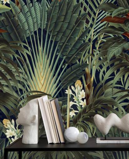 grønne palmeblade og orange blomsterjungle tapetmaleri kaldet Palm Jungle af Burcu Korkmazyurek til soveværelser grønne palmeblade og orange blomsterjungle tapetmaleri kaldet Palm Jungle af Burcu Korkmazyurek til soveværelser