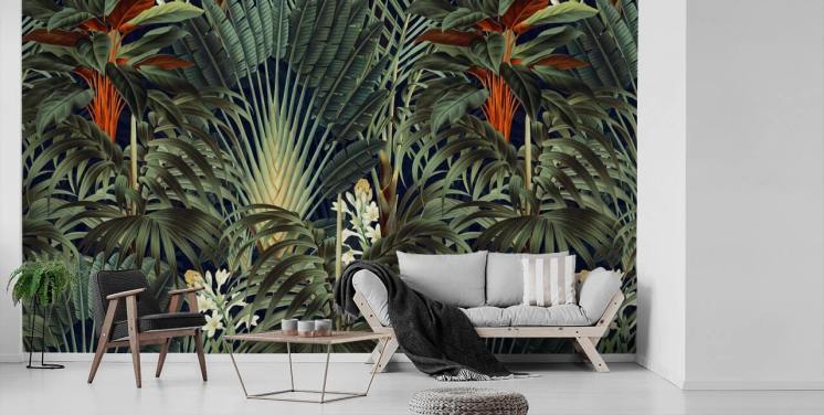 grønne palmeblade og orange blomsterjungle tapetmaleri kaldet Palm Jungle af Burcu Korkmazyurek til soveværelser
