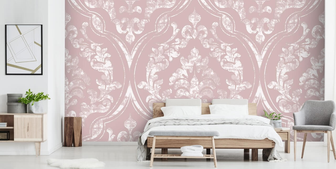 støvete rosa og hvit damask tapet