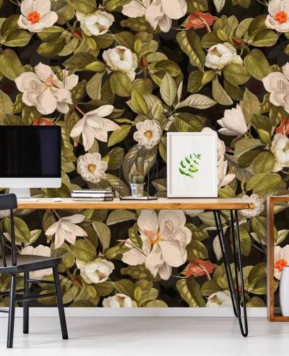 witte en oranje bloemen, groene metalen afdrukken op de achtergrond witte en oranje bloemen, groene metalen afdrukken op de achtergrond