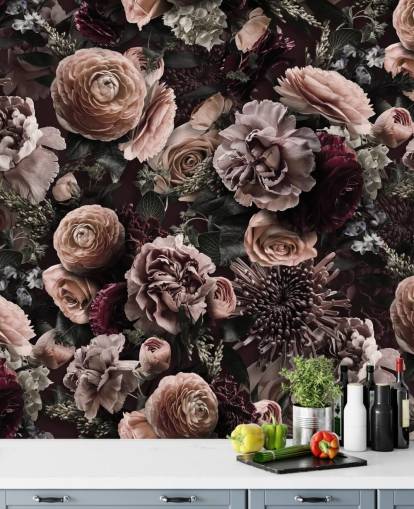 mørkrosa blomstertapet kalt Velveteen Flowers Dark Blush av Andrea Haase for soverom og stuer mørkrosa blomstertapet kalt Velveteen Flowers Dark Blush av Andrea Haase for soverom og stuer