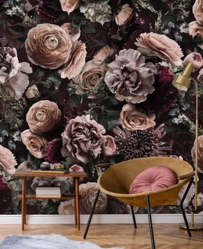 carta da parati floreale rosa scuro chiamata Velveteen Flowers Dark Blush di Andrea Haase per camere da letto e salotti carta da parati floreale rosa scuro chiamata Velveteen Flowers Dark Blush di Andrea Haase per camere da letto e salotti