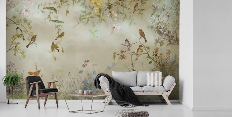 beigefarbene und hellgrüne Blumentapete namens Meadow von Marina Stupakova für Schlafzimmer