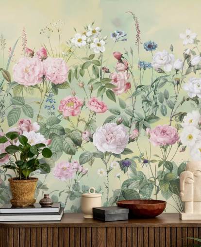 Pastellrosa und weiße Blumen auf cremefarbenem Hintergrund Pastellrosa und weiße Blumen auf cremefarbenem Hintergrund