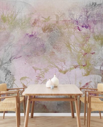 Fond violet clair avec des arbres violets, verts et rouges dans un style aquarelle Fond violet clair avec des arbres violets, verts et rouges dans un style aquarelle