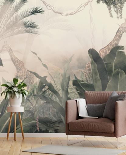 Palme e alberi della giungla verde tenui con una leggera foschia color crema con giraffe Palme e alberi della giungla verde tenui con una leggera foschia color crema con giraffe