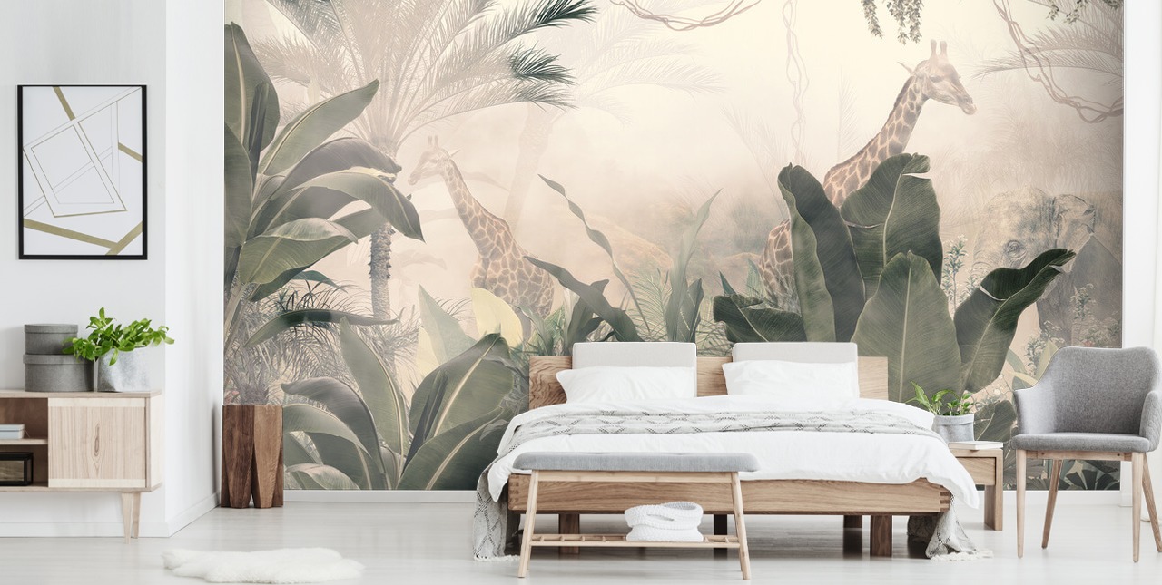 Palme e alberi della giungla verde tenui con una leggera foschia color crema con giraffe Palme e alberi della giungla verde tenui con una leggera foschia color crema con giraffe