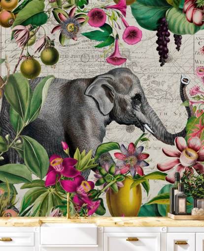 Sfondo grigio chiaro con foglie tropicali verdi vivaci e uccelli con fiori rosa e una grande carta da parati con elefanti grigi Sfondo grigio chiaro con foglie tropicali verdi vivaci e uccelli con fiori rosa e una grande carta da parati con elefanti grigi