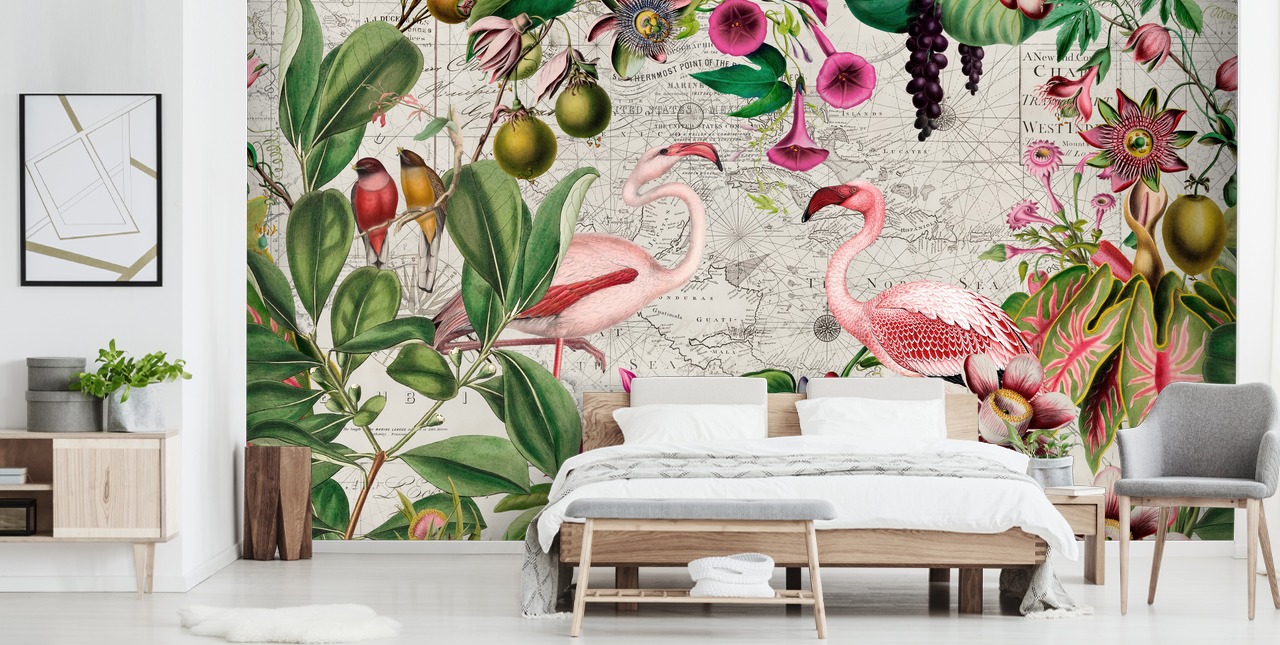 Vaaleanharmaa tausta elinvoimainen vihreä trooppisia lehtiä, vaaleanpunaisia kukkia ja vaaleanpunainen flamingos tapetti
