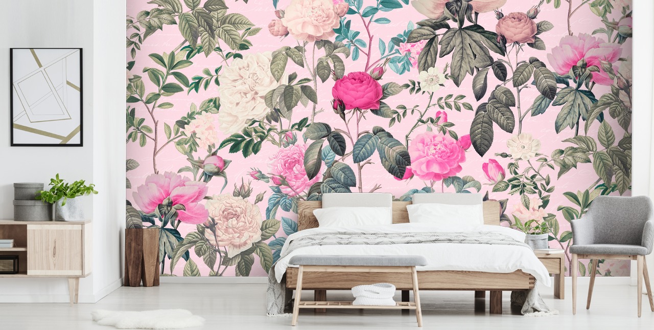 Pastellrosa Hintergrund mit rosafarbenen und weißen Rosen und dunkelgrünen Blättern