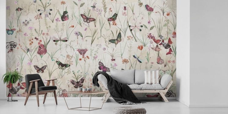 urter og sommerfugle tapetmaleri kaldet Herbals and Butterflies II af Marina Stupakova til soveværelser og stuer