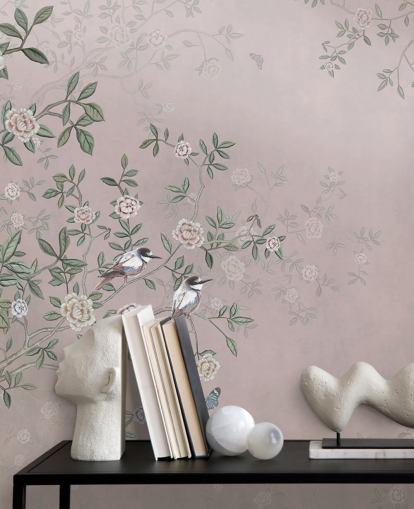rosa rosehage tapetveggmaleri kalt Birds Singing in the Rose Garden Pink at Wallsauce for soverom, stuer og bad rosa rosehage tapetveggmaleri kalt Birds Singing in the Rose Garden Pink at Wallsauce for soverom, stuer og bad