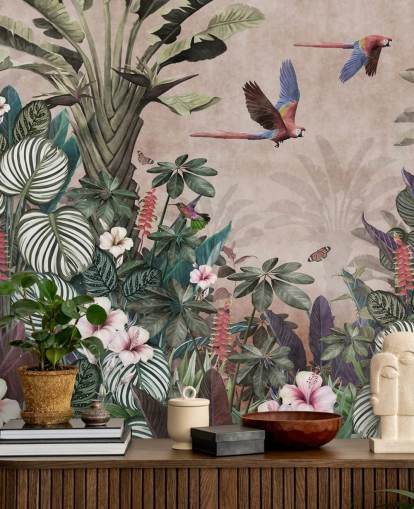 rosafarbenes Papageientapetenwandbild namens Parrot Jungle Flight Pink in Wallsauce für Schlafzimmer, Wohnzimmer und Badezimmer rosafarbenes Papageientapetenwandbild namens Parrot Jungle Flight Pink in Wallsauce für Schlafzimmer, Wohnzimmer und Badezimmer