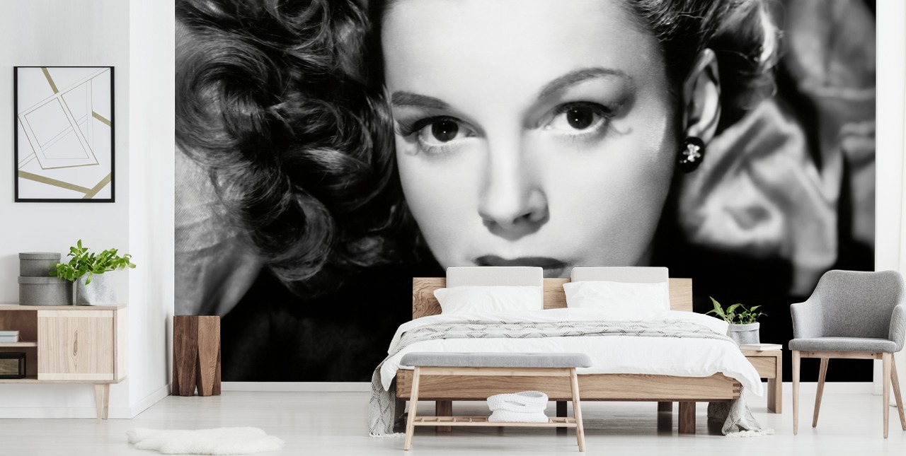 mustavalkoinen elokuvatähden taustakuva nimeltä Judy Garland II makuuhuoneisiin ja olohuoneisiin