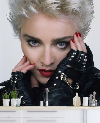 musiker tapetväggmålning som heter Madonna (Vem är den flickan?) för sovrum och vardagsrum musiker tapetväggmålning som heter Madonna (Vem är den flickan?) för sovrum och vardagsrum