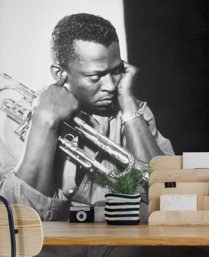 svart-hvitt jazzmusiker tapetmaleri kalt Miles Davis for klubber, arenaer og skoler svart-hvitt jazzmusiker tapetmaleri kalt Miles Davis for klubber, arenaer og skoler