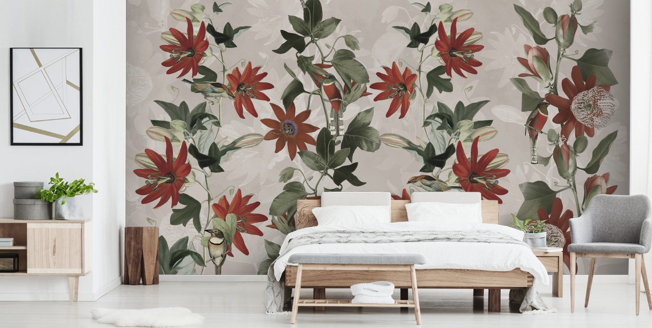 carta da parati murale floreale rossa e verde chiamata Clematis II di Marina Stupakova per camere da letto e salotti