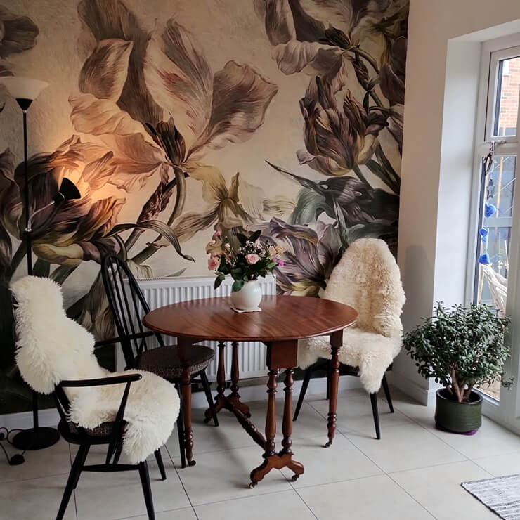 antique tulips wall mural for a dining area 