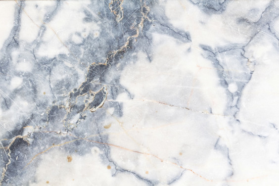 hvit og blå tilpassbar marmor tapet veggmaleri kalt White Marble for kjøkken og bad